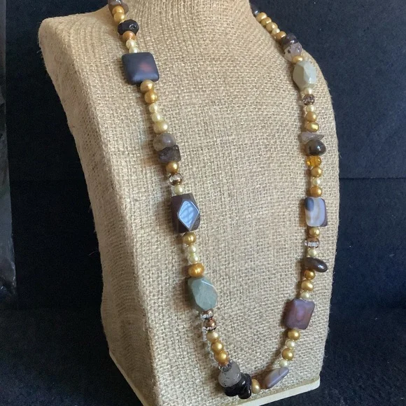 Genuine freshwater pearl & quartz necklace. - Picture 3 of 9